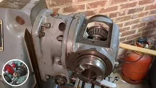 Adcock & Shipley milling machine restoration - part 3 (vertical head disassembly)