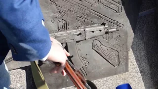 AK-47 vs StG 44