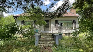 Creepy Forgotten ABANDONED 1950’s House With Stuff Left Behind