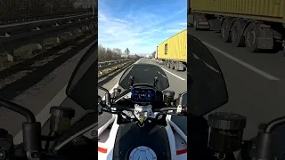 Autobahn Wind Buffeting - V100 Mandello