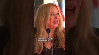 #ChristinaApplegate Gives Emotional Speech At #WalkOfFame Ceremony