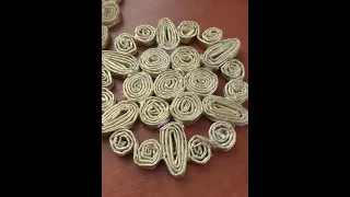 Відео-урок "Виготовлення підставки з паперових трубочок у техніці квілінгу".