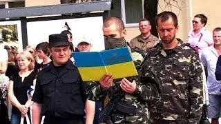 Pro-Kiev volunteers ready to fight in east Ukraine