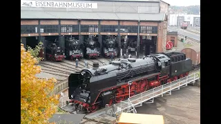 01 137 am 12. Oktober 2013 auf der Drehscheibe des Bahnbetriebswerk Dresden-Altstadt