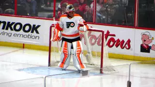 Ray Emery warms up during the Flyers @ Senators hockey game