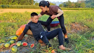 With a Boyfriend Harvesting Watermelon Garden Bringing to the market to sell - Trieu Thi Thuy
