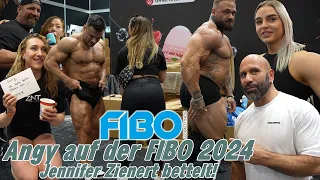 Angy auf der Fibo 2024.... Jennifer Zienert bettelt