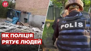 Як поліція евакуює людей з найгарячіших точок Донеччини