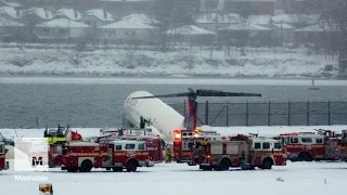 Plane skids off runway at NYC airport during snowstorm | Mashable