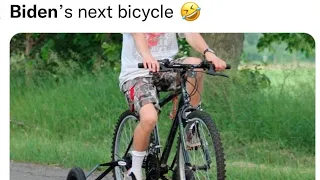 Biden's next bicycle 😁 Как Джо Байден упал с велосипеда.