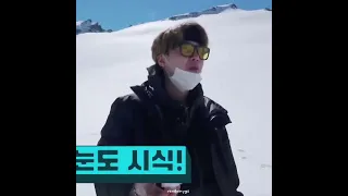 Yoongi eating snow 🐱🥺