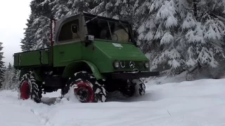 Unimog 411 at the limit in a snowy forest #extreme offroad