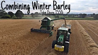 Combining Winter Barley 2018 - John Deere T550i