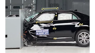 IIHS - 2015 Chrysler 300 - small overlap crash test / MARGINAL EVALUATION