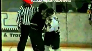 Feb 11, 2000 Steve MacIntyre vs Darcy Hordichuk Prince Albert Raiders vs Saskatoon Blades ROUND2 CLI