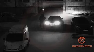 В Днепре мужчина стрелял во дворе дома на Большой Диевской: видео момента