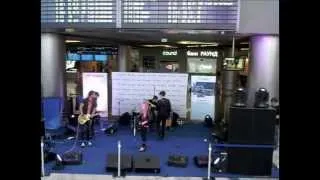 Живой концерт группы «Вельвет» в день рождения аэропорта Внуково в терминале А