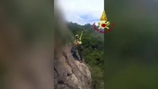 Salvataggio da vertigini: un'escursionista bloccata in parete sulla via ferrata