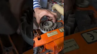 Easily Technic Loosing Flywheel Chainsaw 588