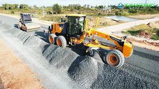 Liugong Motor Grader Operator Techniques Building Roads | Activities Grader Spreading Gravel