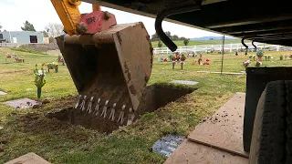 Grave digging (Time-lapse).