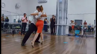 Tango lesson : Connection and Flexibility in close embrace.