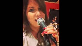 Marília Mendonça   A Flor E O Beija Flor  Voz e Violão Acústico