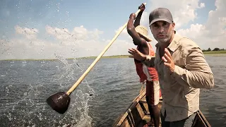 TECHNIQUE DE PÊCHE TRADITIONNELLE BRUTALE en Afrique - Cyril Chauquet