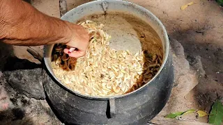 Preparando camarão de água doce