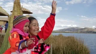 Amalia Suaña: la maestra de los uros