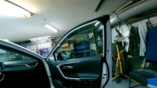 Как разобрать переднюю дверь автомобиля Toyota RAV 4  2021 г.в.