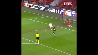 Flashback to 𝗧𝗛𝗜𝗦 injury time drama between Standard Liège and Sevilla in 2018  #shorts