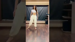 Janhavi Kapoor San Sanana Hot Belly Dance Video