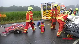 Video: Oldtimer kollidiert mit Linienbus - ein Schwerverletzter und 12 000 Euro Sachschaden