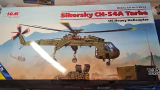 Unboxing ICM Sikorsky Ch-54 A 1:35