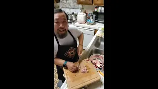 How to stir fry ntxuag (pork intestine).