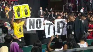 MALAYSIA:OBAMA TOWN HALL PROTEST SIGNS