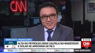 Alta do petróleo gera cautela no investidor e dólar se aproxima de R$ 5 | CNN MERCADO - 05/09/2023