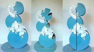 Top forward 3 tier gravity defying cake structure. #gravitycake #cakedecorating