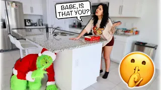 THE GRINCH SCARE PRANK ON GIRLFRIEND!! *EPIC REACTION*