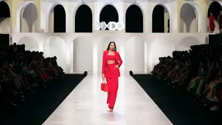 Siêu mẫu Võ Hoàng Yến catwalk "xuất thần" tại SIXDO FASHION SHOW của Nhà thiết kế Đỗ Mạnh Cường