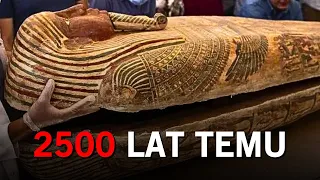 Archeolodzy otwierają 2500-letni sarkofag mumii i dokonują spektakularnego odkrycia!