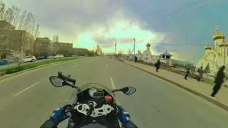 Парень оценил BMW s1000rr ))))