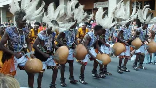 Desfile Final del Festival Folclórico de los Pirineos, Grupo de Uganda.