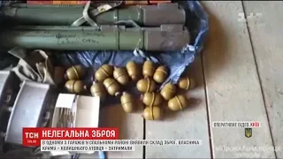 Правоохоронці виявили склад зброї в одному з гаражів у Києві