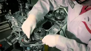 Ручная сборка двигателя Nissan GT-R R35 видео с производства ниссан