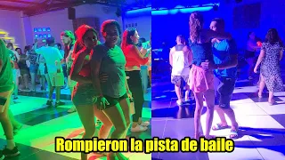 Sandra por primera ves en una discoteca, le agarro la locura😅Se pusieron algo tocados con micheladas