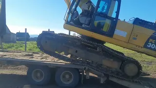 Экскаватор KOMATSU 300 . Заезд на высокий трал .