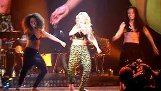 Shakira - Loca - Paris (Live)