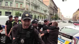 Бійка з поліцією в центрі столиці через плакат із зверненням до Зеленського